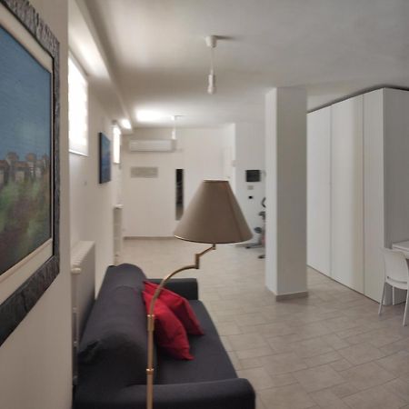 Seagull Apartments - Front And Sea View & Airport Bari Extérieur photo