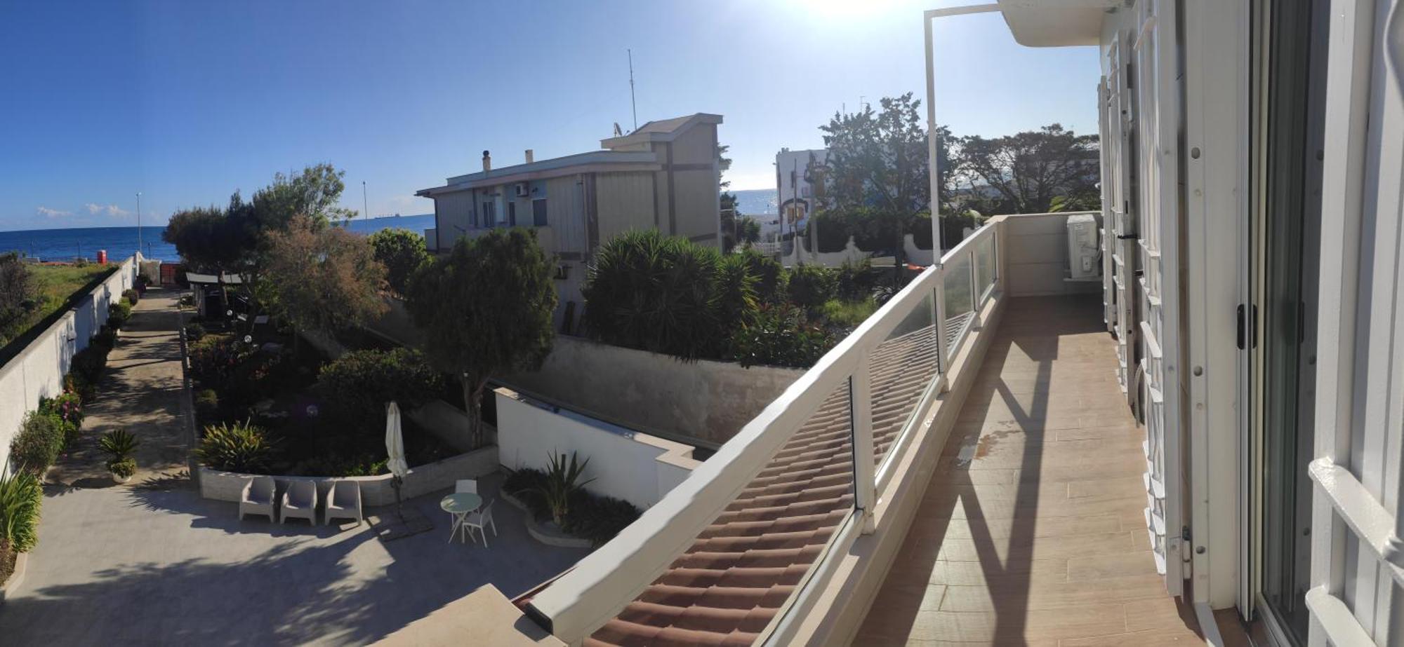 Seagull Apartments - Front And Sea View & Airport Bari Extérieur photo
