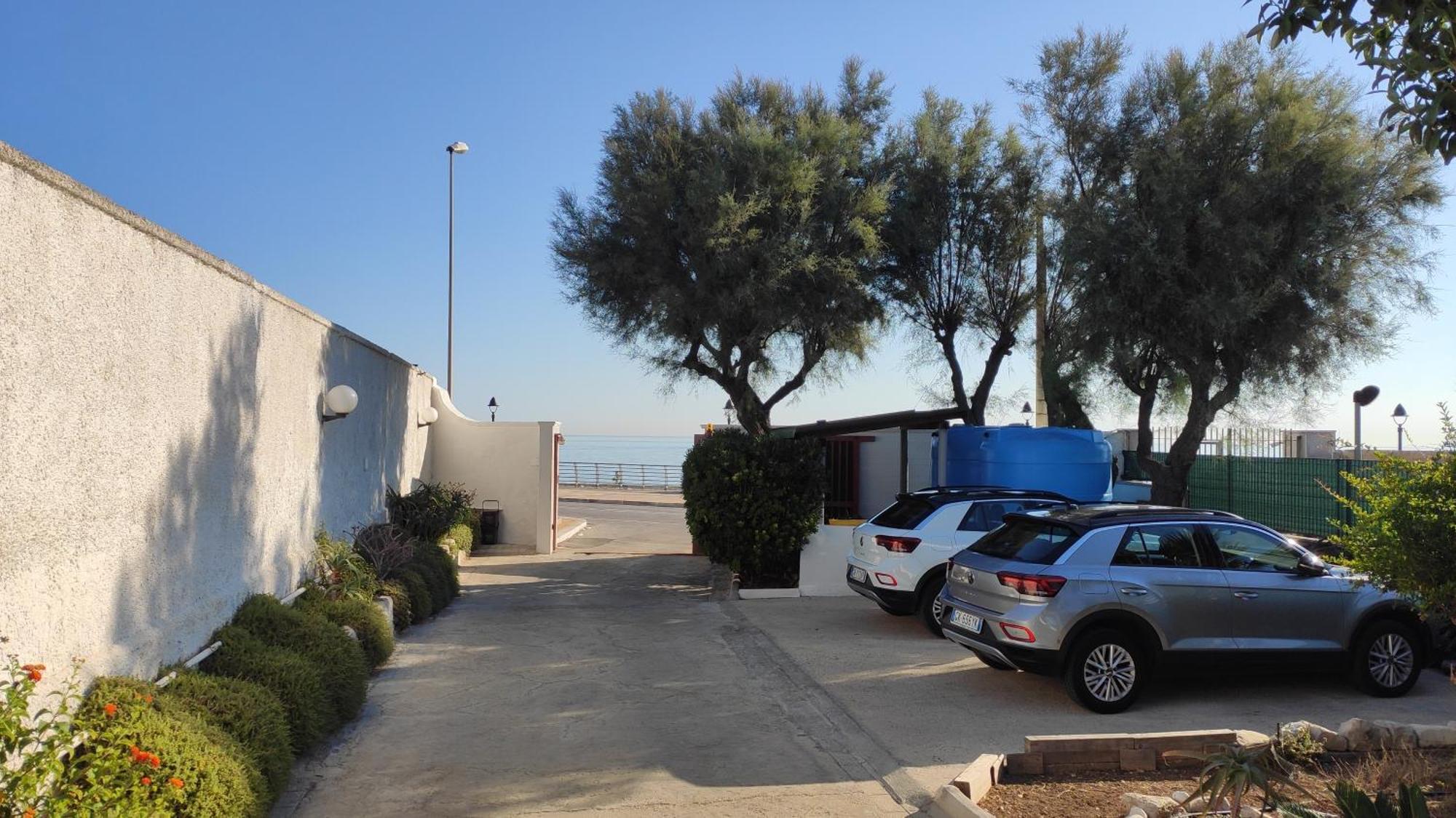 Seagull Apartments - Front And Sea View & Airport Bari Extérieur photo
